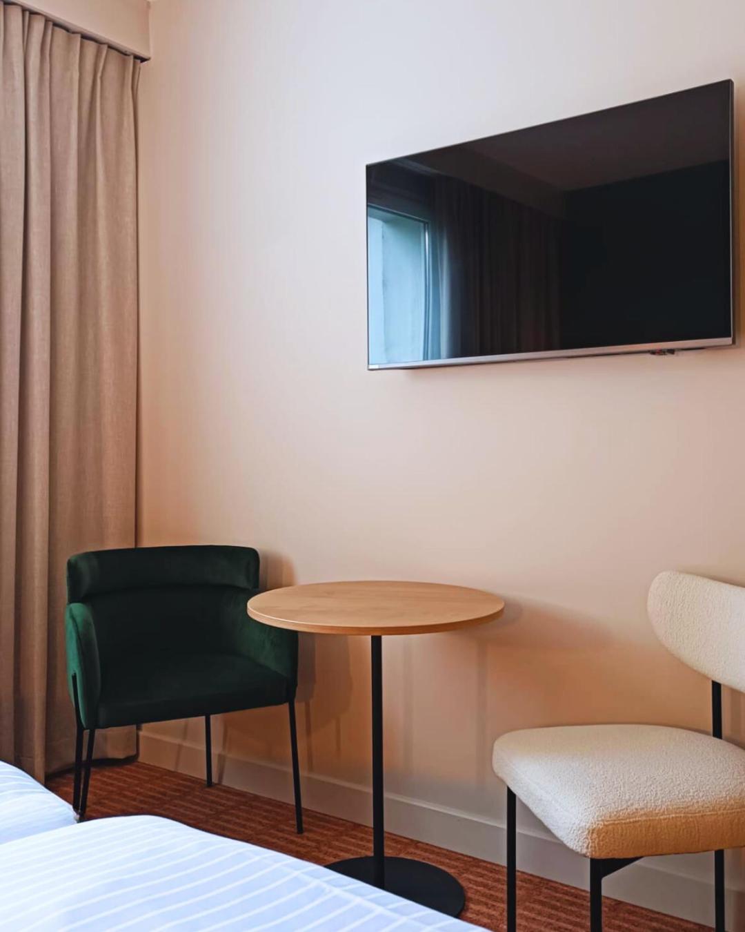 Hotel L'Ours De Мюциг Экстерьер фото